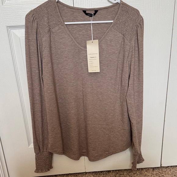 Dokotoo Tops - Chaps Women's Tan Long Sleeve Top